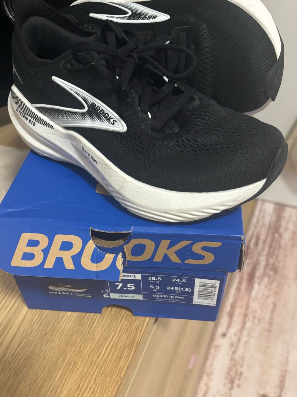 Brooks running/walking shoes
